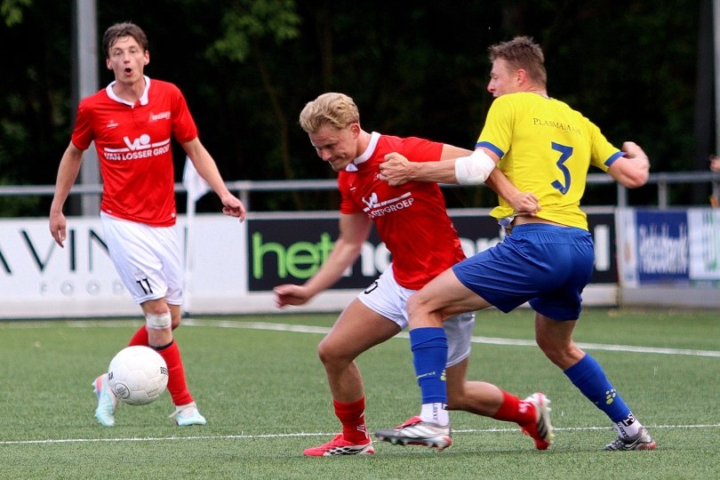 Foto bij Excelsior&rsquo;31 wint van Staphorst, maar ziet nacompetitie naderen (3-1)