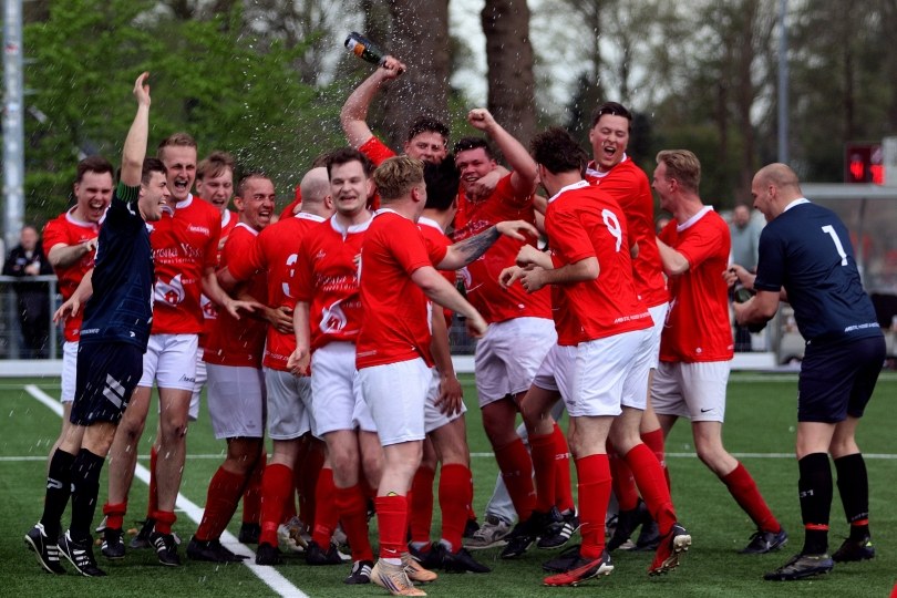 Foto bij Clubverhalen: De Vedettes kampioen op karakter, vriendschap en gezelligheid