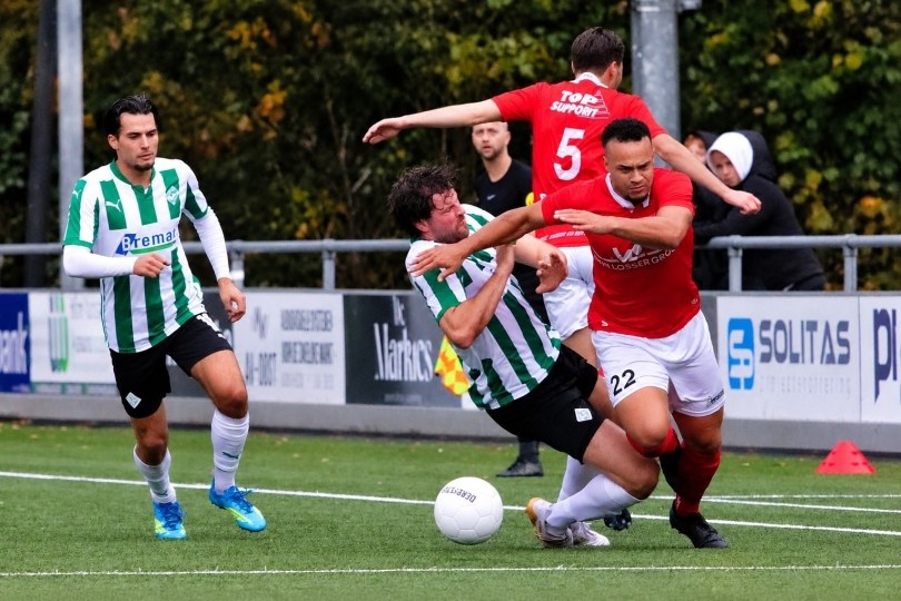 Foto bij Excelsior'31 scoort er lustig op los tegen SC Genemuiden (5-0)