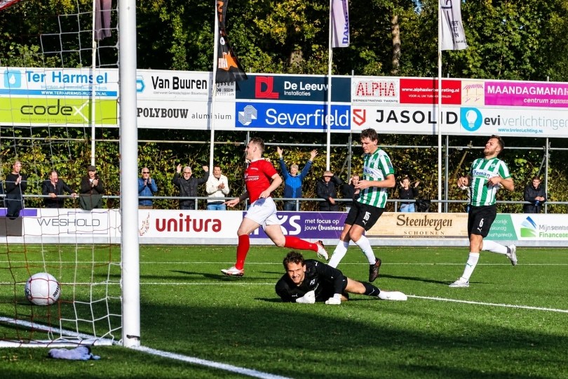 Foto bij Excelsior'31 scoort er lustig op los tegen SC Genemuiden (5-0)
