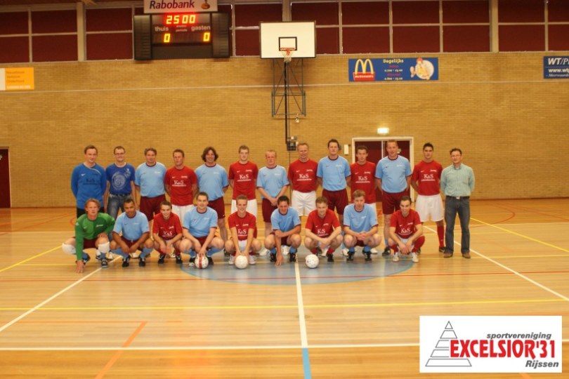 Foto bij Excelsior'31 zaalvoetbal zwaait icoon uit