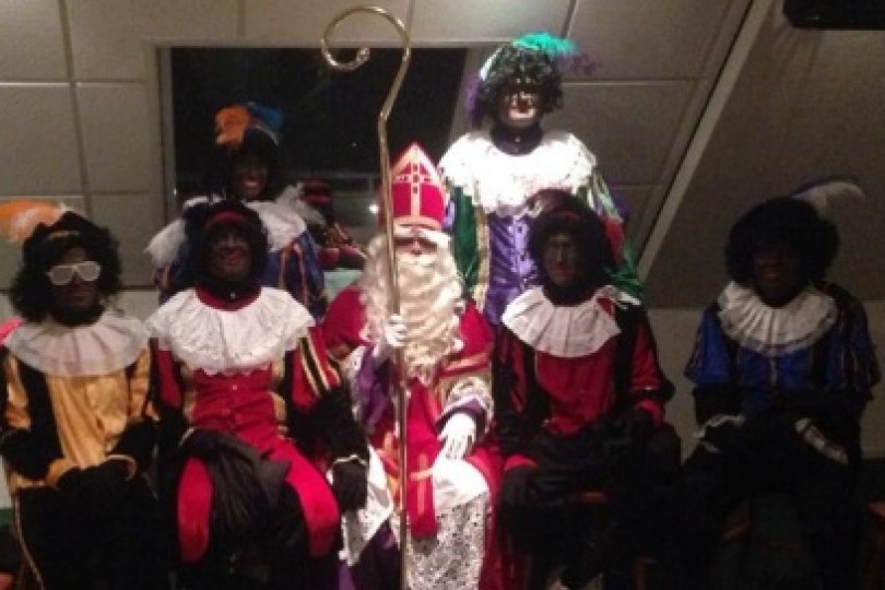 Foto bij Sfeerreportage: Sinterklaas en zijn pieten op bezoek bij de minicompetitie