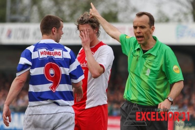 Foto bij  KNVB neemt amateurarbiter in bescherming