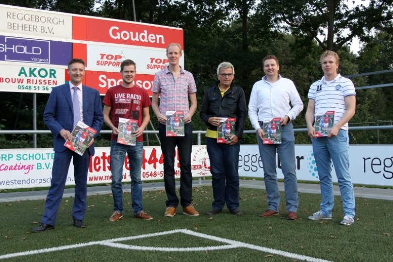 Foto bij Weekjournaal met o.a. C1, presentatiegids, man van fiets en voorbeschouwing