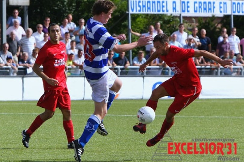 Foto bij Excelsior'31 met de schrik vrij in Paterswolde (samenvatting geplaatst!)