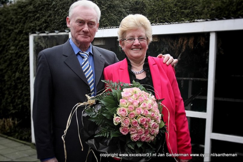 Foto bij Excelsior'31 fieldmanager 'Mans van Karro' 50 jaar getrouwd