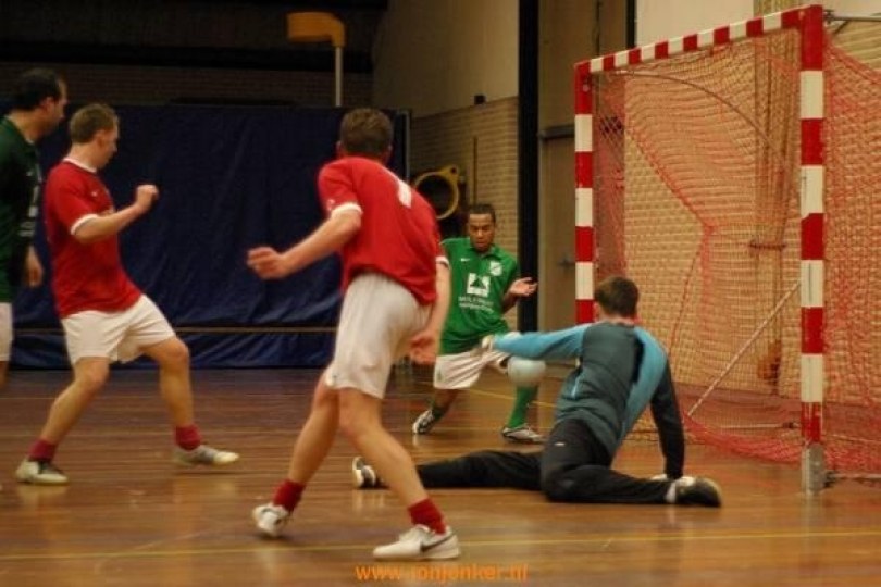 Foto bij Zaalvoetballers Excelsior tonen karakter tegen Jong Eagles