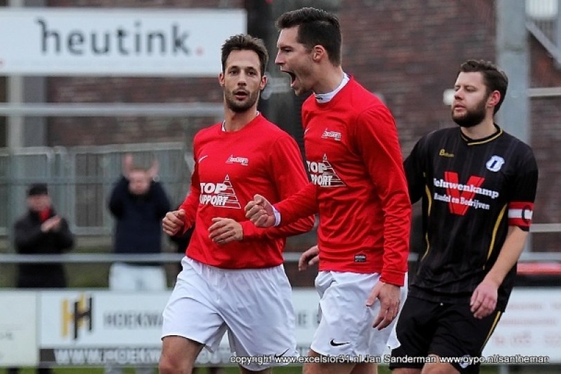 Foto bij Weekjournaal met 'ik voetbal tegen kanker', Gerald ten Hove en Rico Wolven