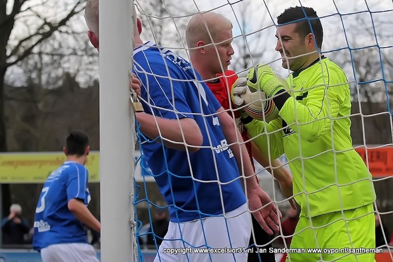 Foto bij John Lubbers: ''De druk ligt absoluut bij DVS'33, zij m&oacute;gen niet verliezen...''