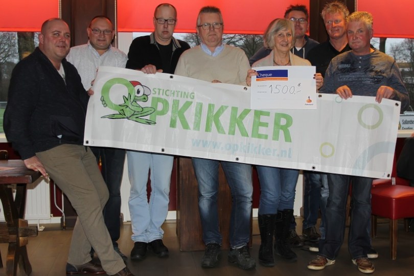 Foto bij Oliebollenactie levert 1500 euro op voor Stichting Opkikker