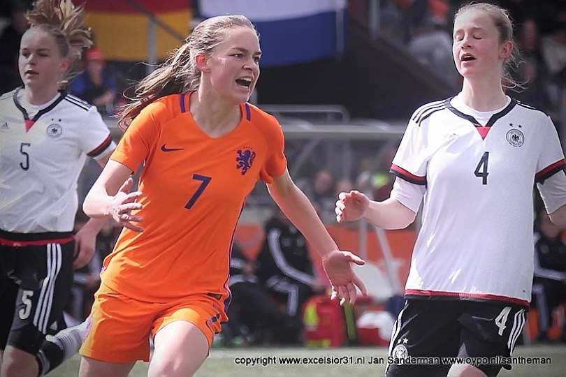 Foto bij Doelpuntrijk gelijkspel Oranje Vrouwen <15 - Duitsland op de Koerbelt (3-3)