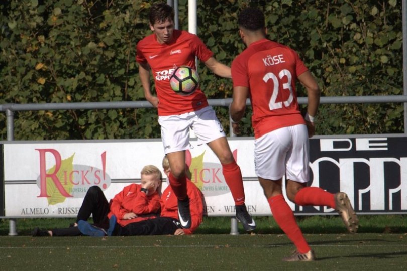 Foto bij Weekjournaal met Pieten bij Minicompetitie, Mark Lohuis en Stijn Beverdam
