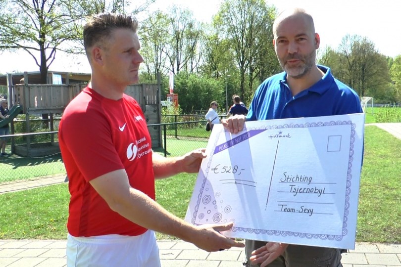 Foto bij Team Sexy's paasfestijn levert &euro;528 op voor Stichting Tsjernobyl Holten