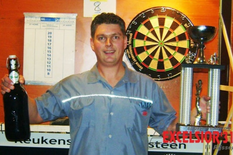 Foto bij Ard ter Keurst opnieuw winnaar Nissan Kia Beltman darttoernooi